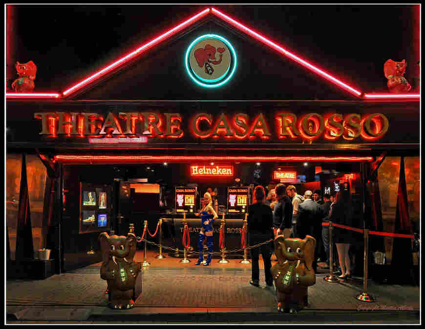 Эротический театр Casa Rosso