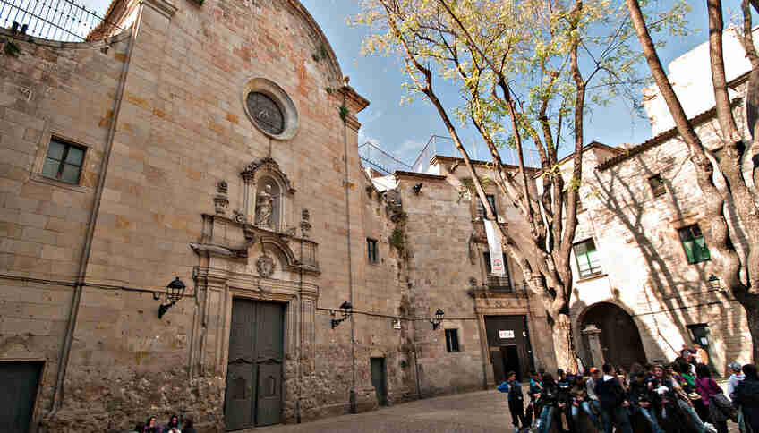 Церковь Сан-Фелипе Нери в Барселоне