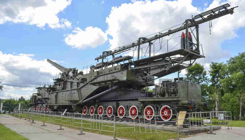 Выставка военной техники и вооружения под открытым небом