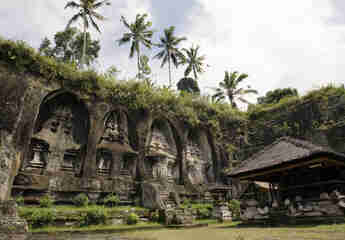 Храмовый комплекс Гунунг Кави