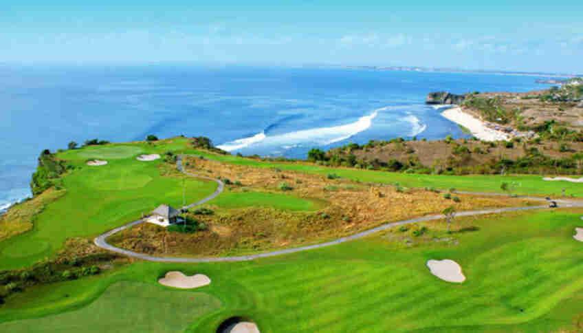 Поле для гольфа "Bali Golf & Country Club"