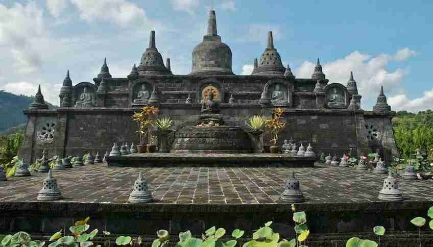Буддистский монастырь и храм