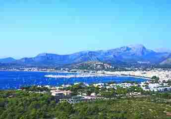 On Splendid Shores. A Holiday in Mallorca.