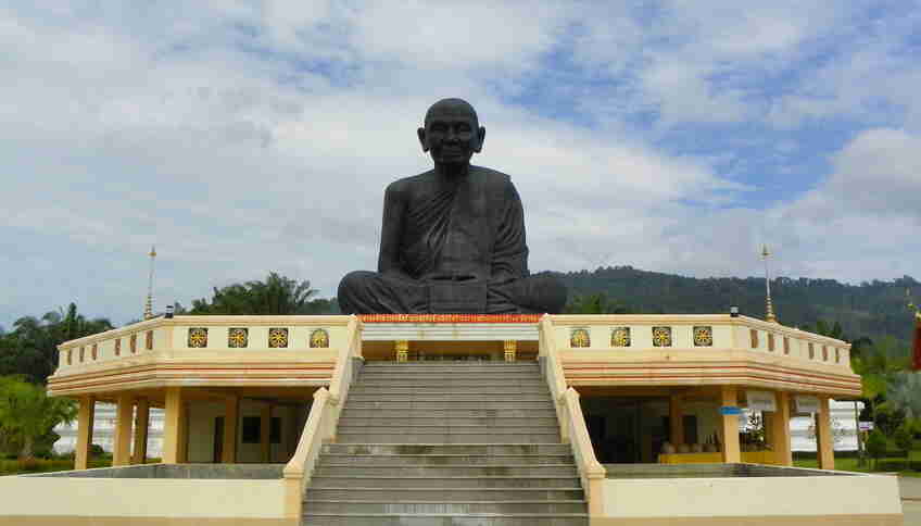 Храм сидящего монаха