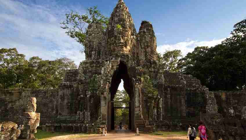 Южные ворота Ангкор Тома