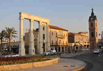 Площадь часов в Яффо