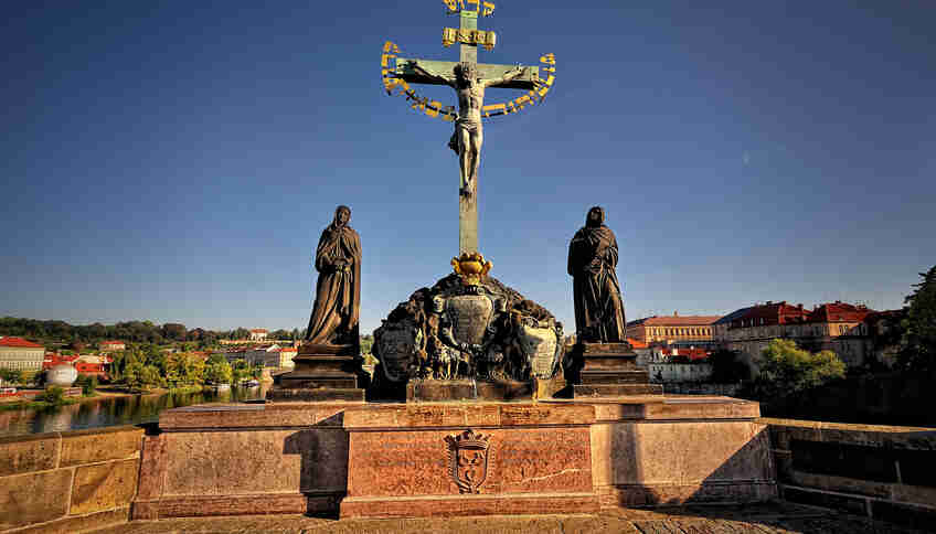 Скульптура «Распятие» на Карловом мосту