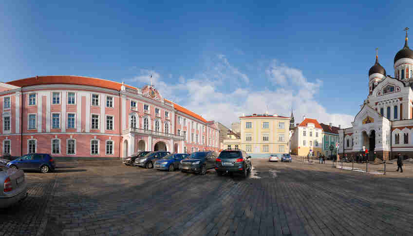 Замковая площадь Таллина