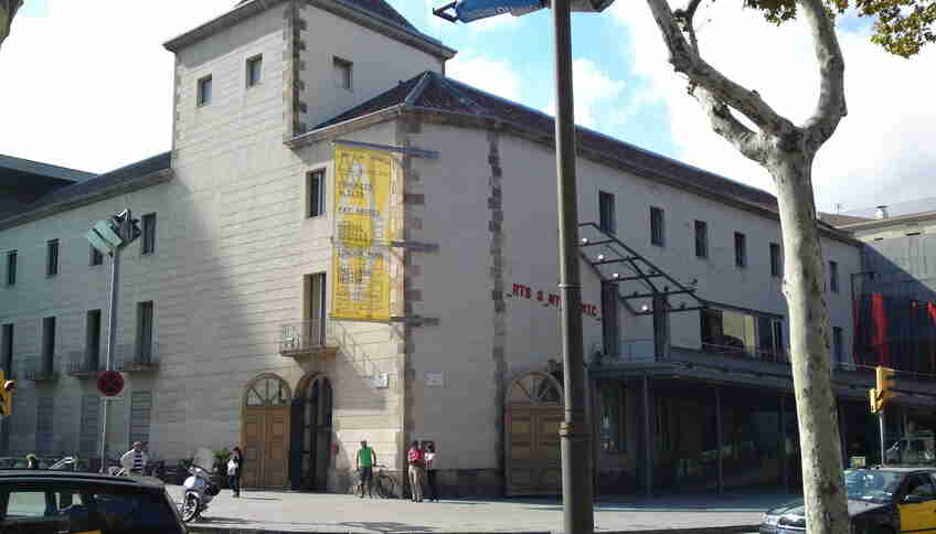 Центр искусств Санта Моника в Барселоне