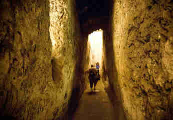 Туннели под Стеной Плача