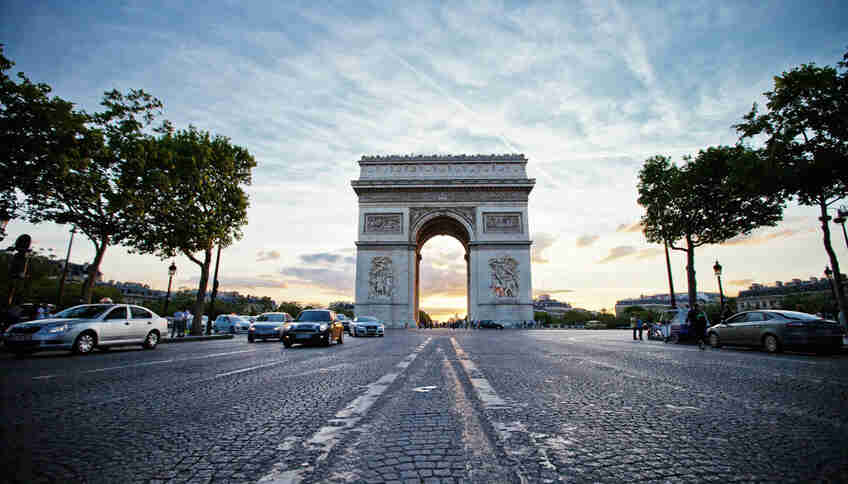 Чем интересна Историческая ось Парижа?